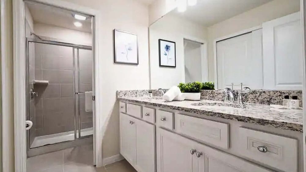 Modern 5BR Townhouse w Private Pool Near Disney