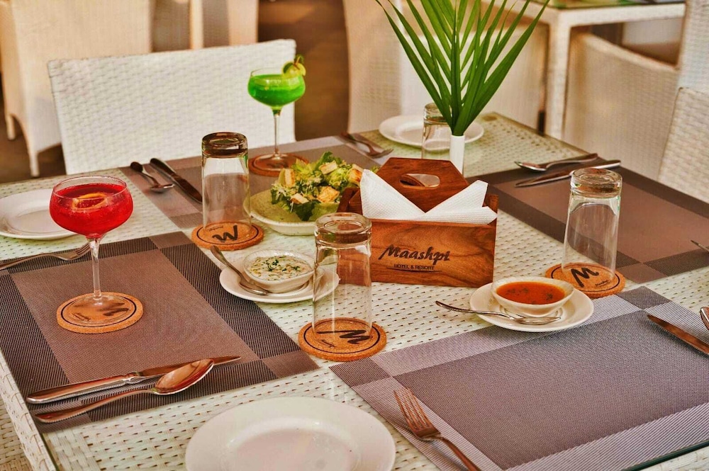 Maashpi Hotel & Resort