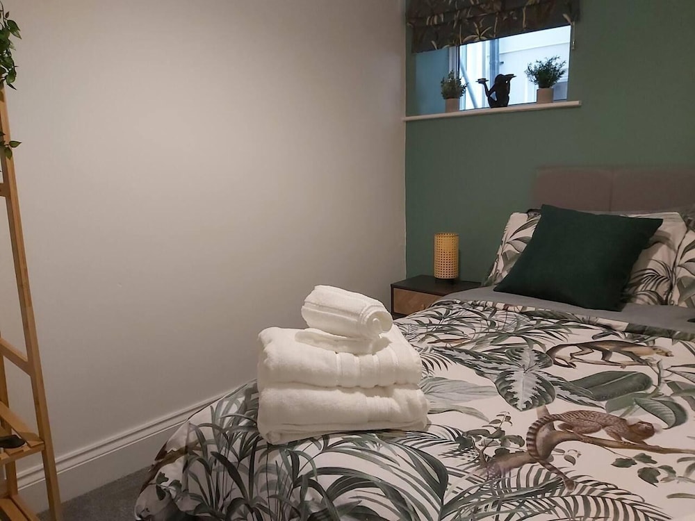 Immaculate 1-bed Apartment on Southsea view 3