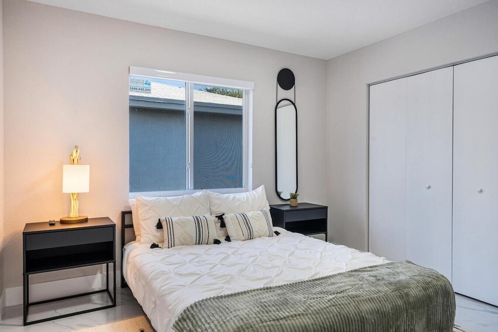 Luxurious 4BR Miami Home With Large Patio & Outdoor Space!
