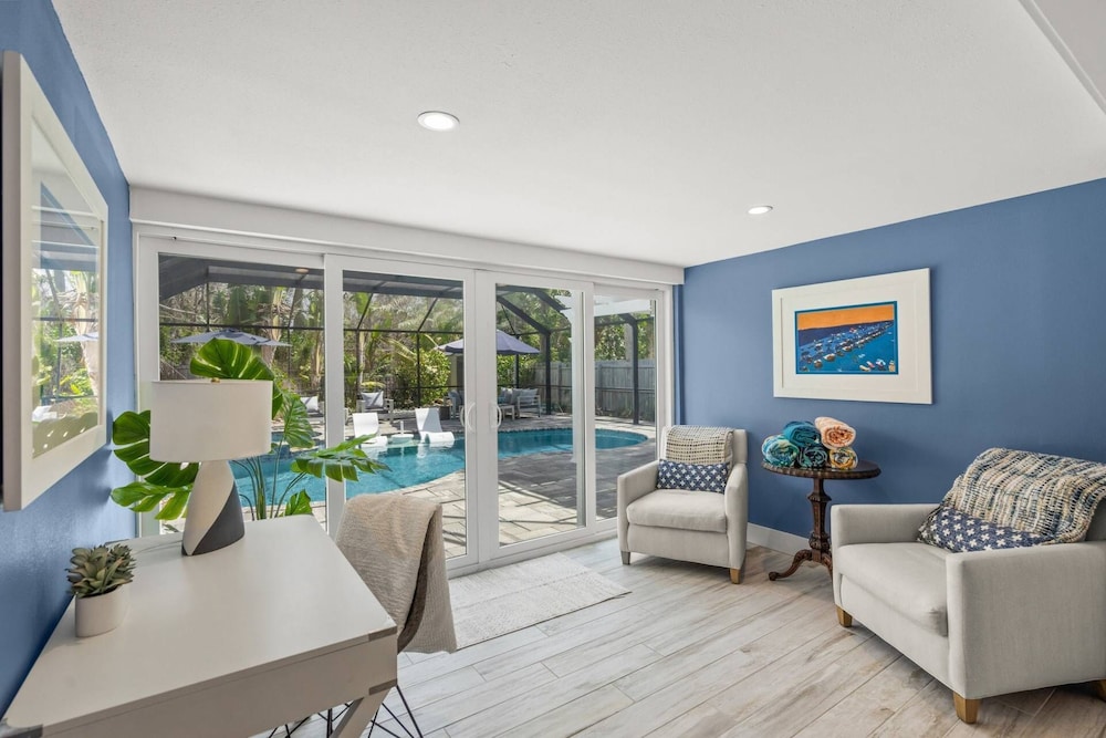 Dockside Getaway on Avenida
