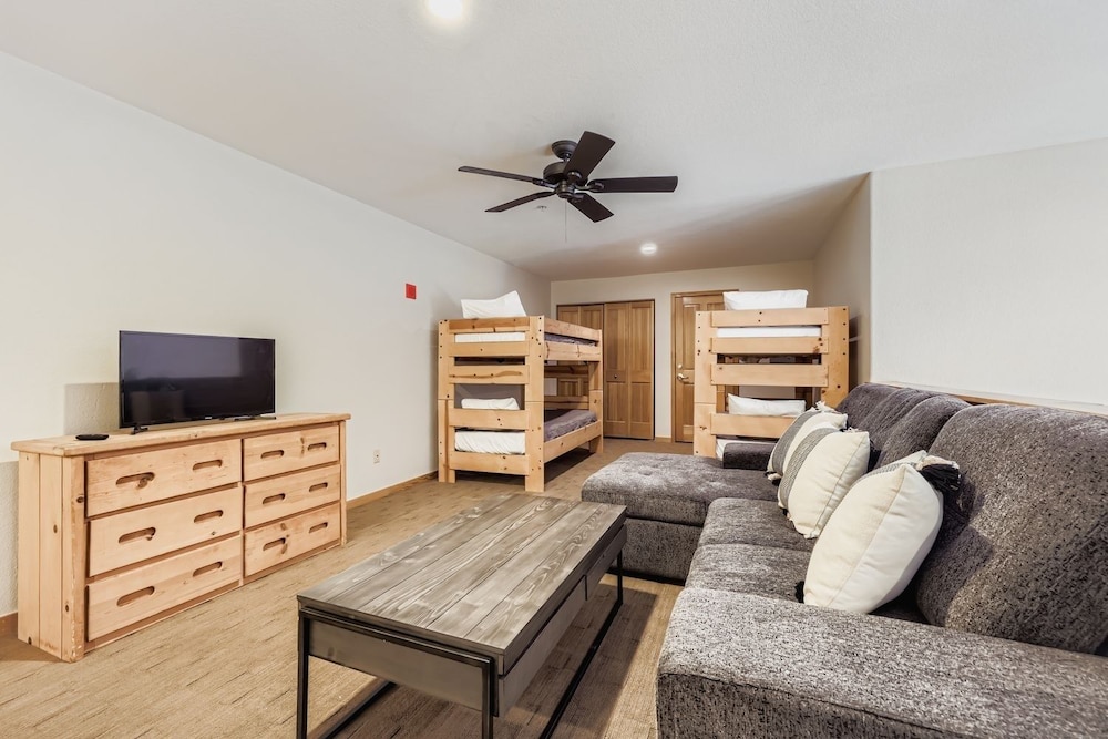 5094 Gateway 3 Bedroom Condo