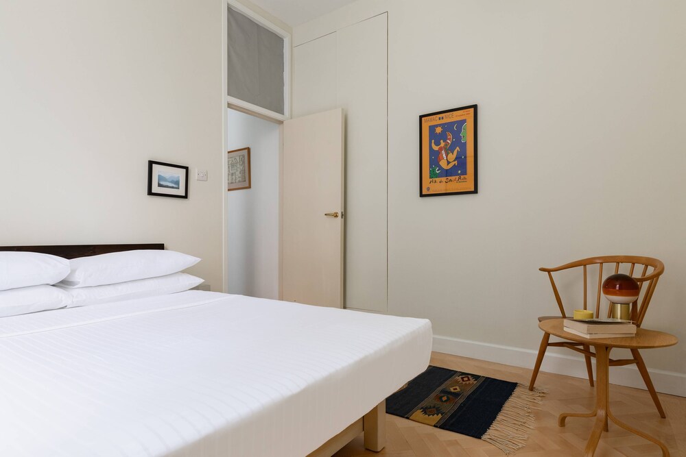 Bury Place by Onefinestay