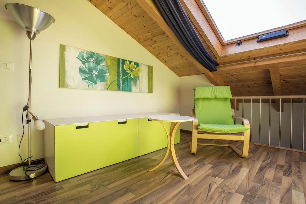 Terraced House With Shared Pool
