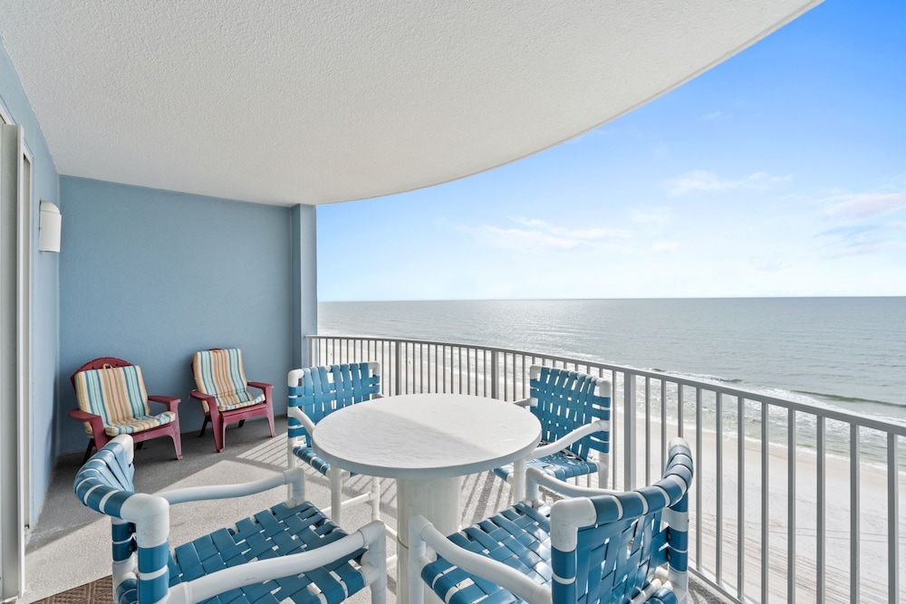 Twin Palms by Book That Condo