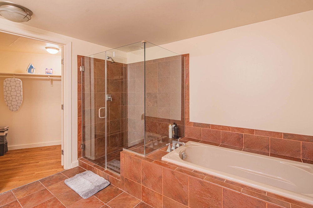 ROVE LIVING/KL - 44 Monroe