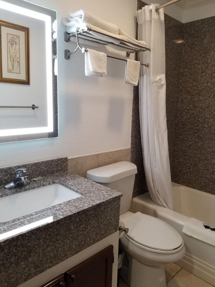 Lone Star Inn by FairBridge - Property Image 11