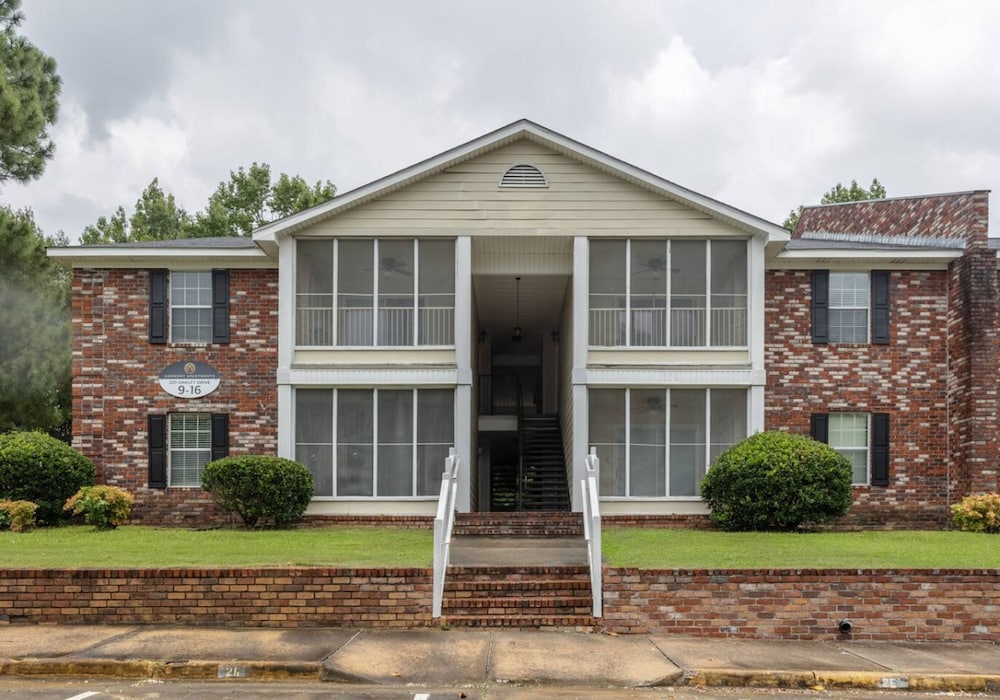 Budget Friendly Unit Near Fort Moore