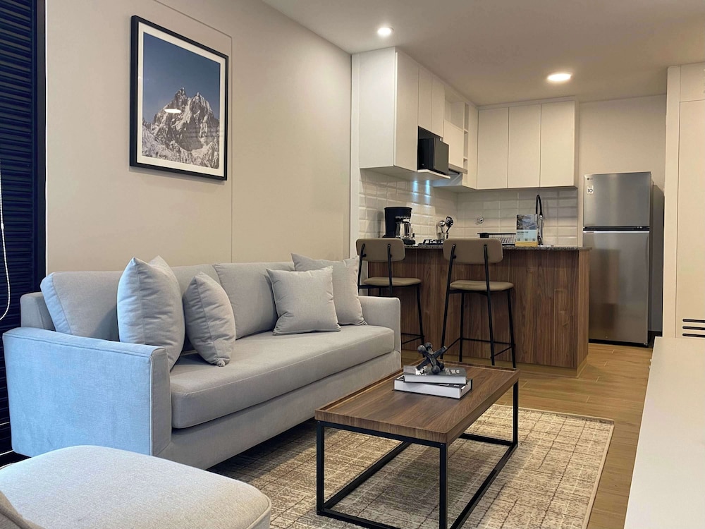 w Refined 1BR in the Heart of Miraflores