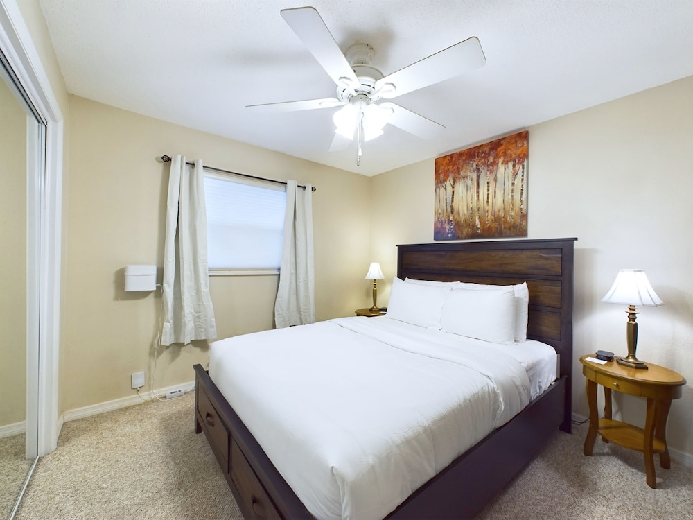Cozy 4 Bedroom Home on Merritt Island