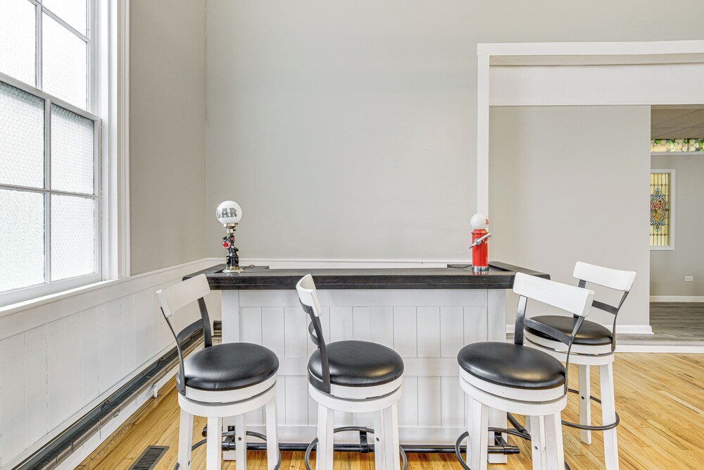 4 Mi to Lake: Unique Family Retreat in Akron Area