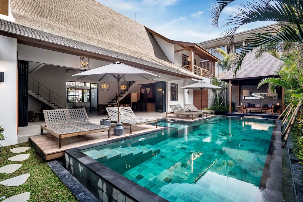 Villa Nusantara 4 by Alfred in Bali - Brand NEW Luxury 4BD Pool Villa Pererenan Beach Caggu