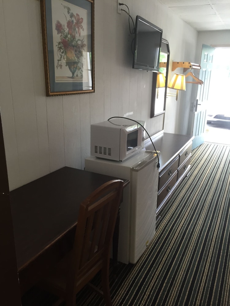 Scottish Inn & Suites