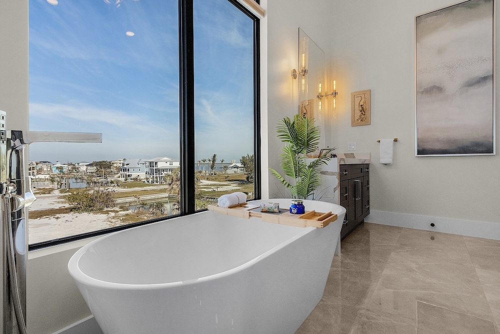 749 Paradise Pointe New Luxury Build 7 Bedroom Home