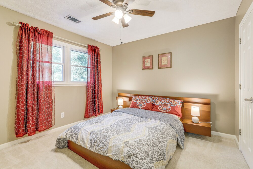 6 Mi to Stone Mountain Park: Home w/ Deck!