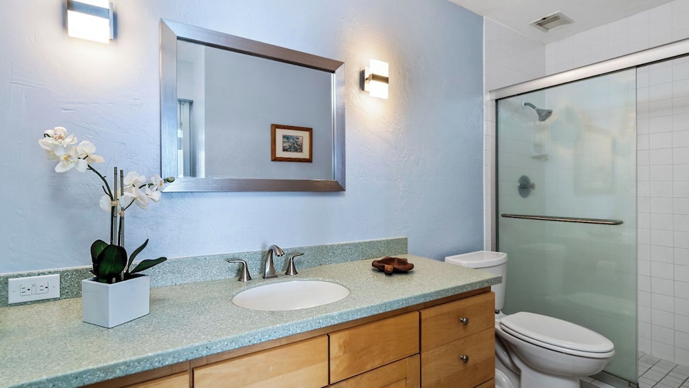 Ocean Front With Private Lanai - In-unit AC - Vrkcv