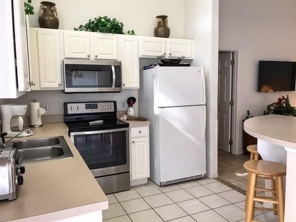 South Facing Pool For All Day Sun! 3 Bedroom Home by RedAwning view 2