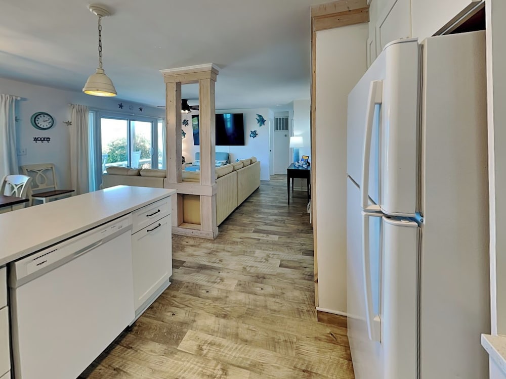 Livin' the Ruff Life by Topsail Realty