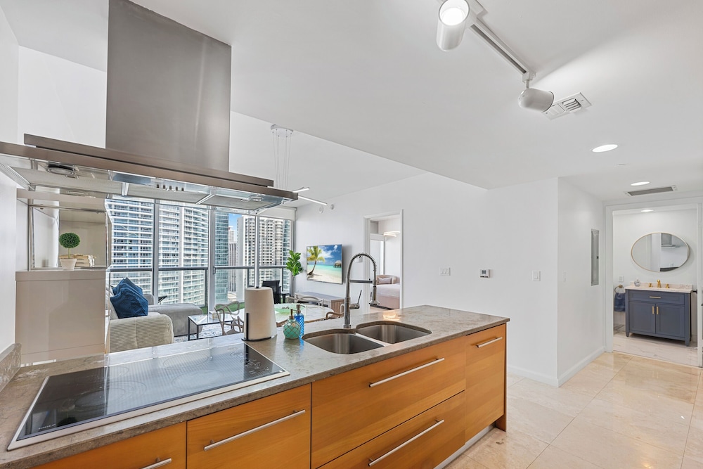 Penthouse ICON W Hotel WaterViews Balcony Brickell