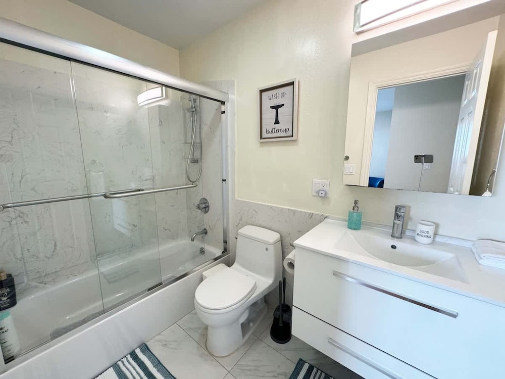 South SF Spacious Entire Unit With 3brs 3bth on 2F