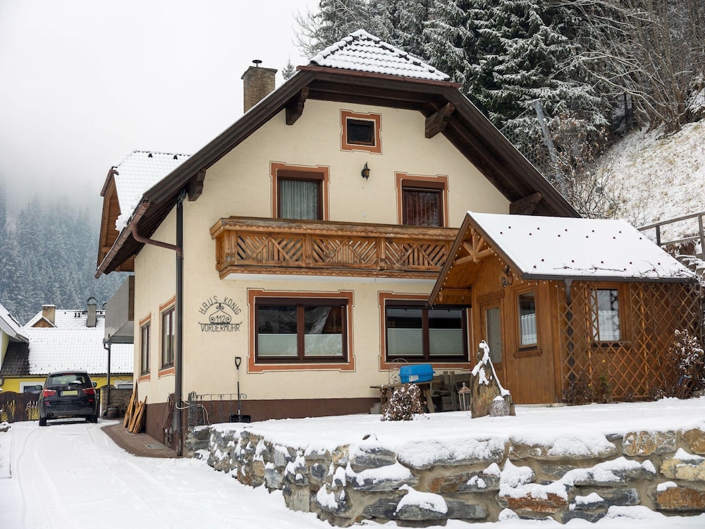Apartment in Muhr Near Ski Areas