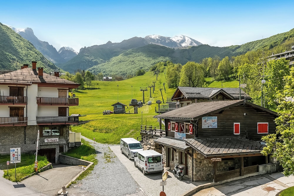 Boutique Apartment Limone Ski In Ski Out