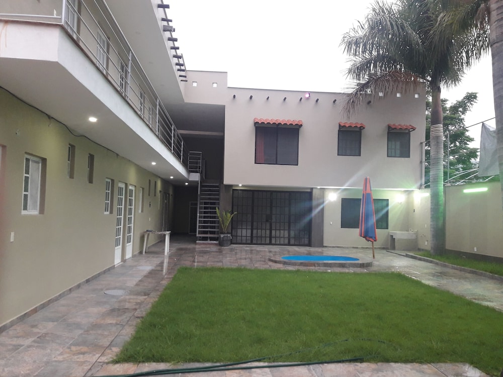 Hotel las Palmas Jocotepec - Image 1
