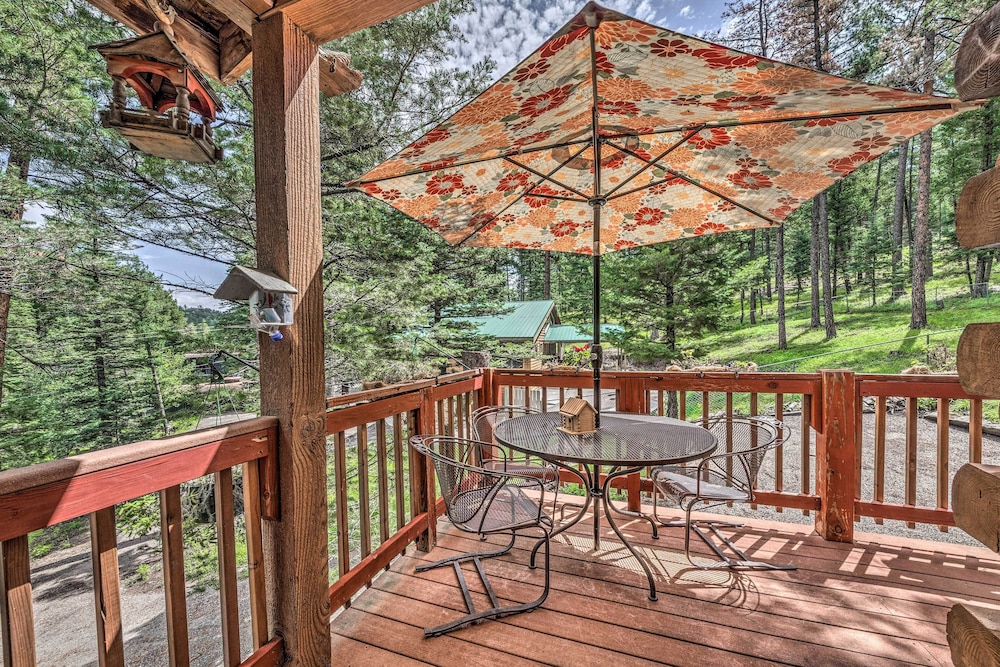 Tree-lined 'polly's Perch' w/ Mountain Views! view 4