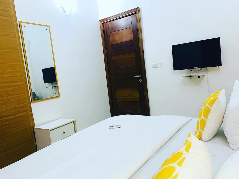 Charming 1-bed Apartment in Victoria Island, Lagos view 3