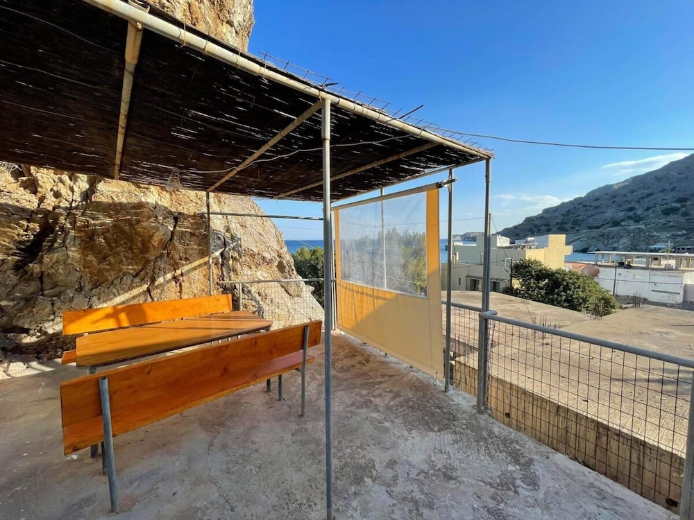 Hercules House in Tsoutsouras