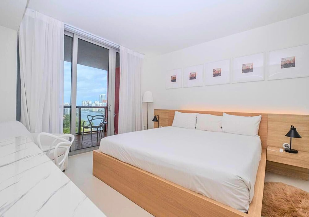 Luxury Ocean Views Apt 1208