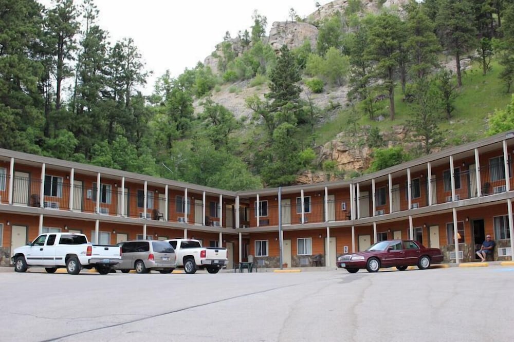 Deadwood Station Bunkhouse