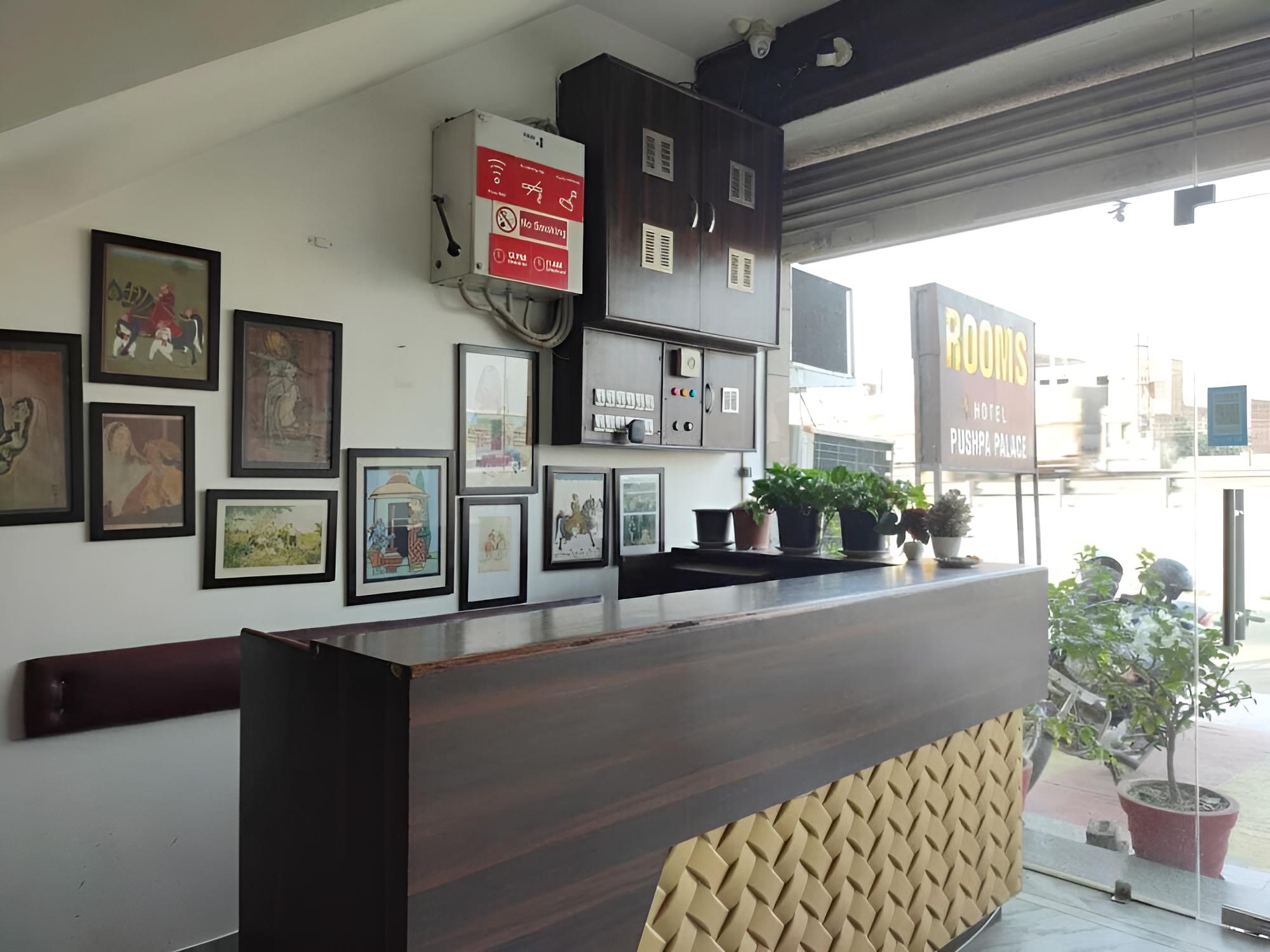 Hotel Pushpa Palace