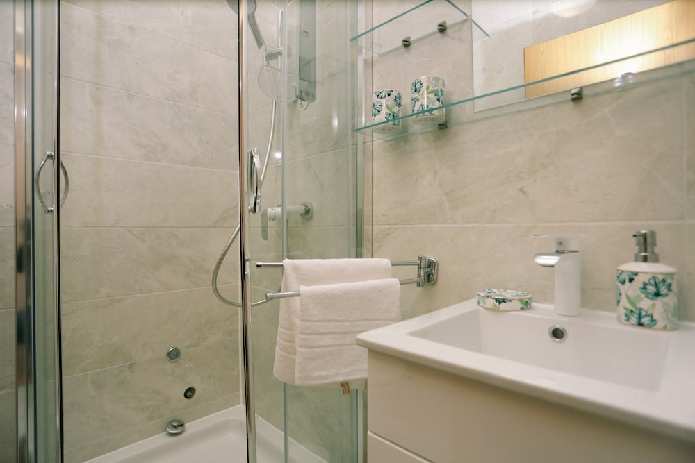 Trogir Stylish Apartment With Balcony and Sea View