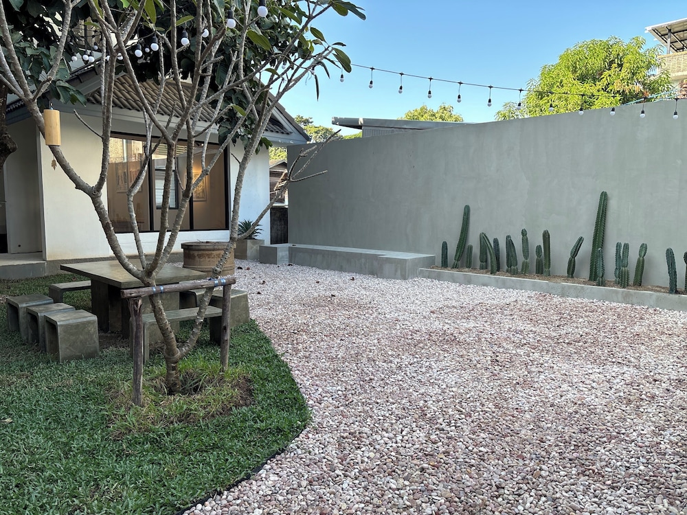 Modern Family House - 4 Bedrooms 5 Mins From Old Town With Gallery - Deja Home