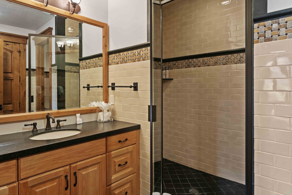 6565 Lookout Drive - Four Bedroom with Spa 4 Condo
