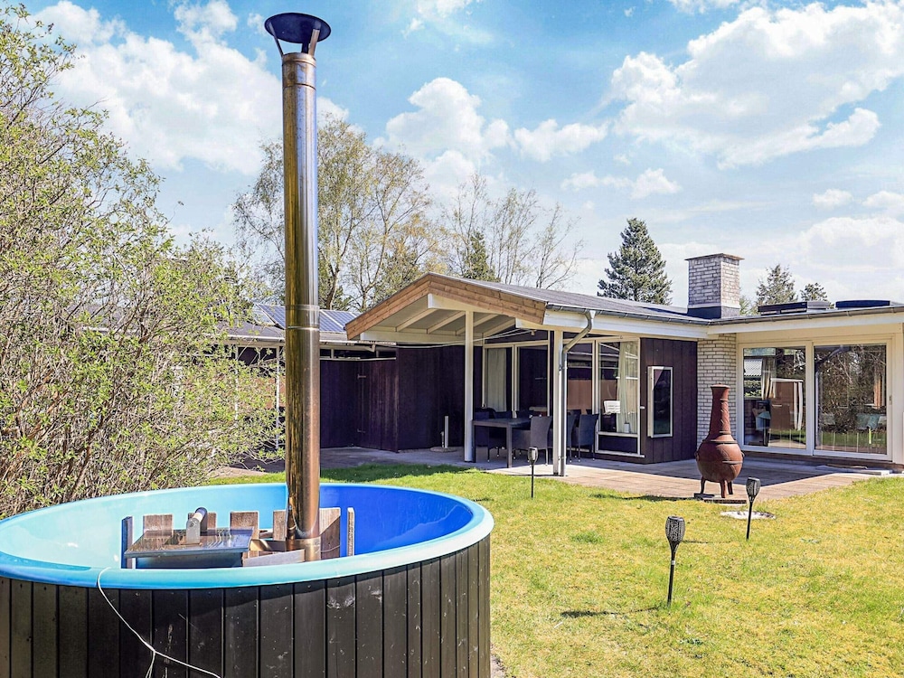 4 Star Holiday Home in Hals