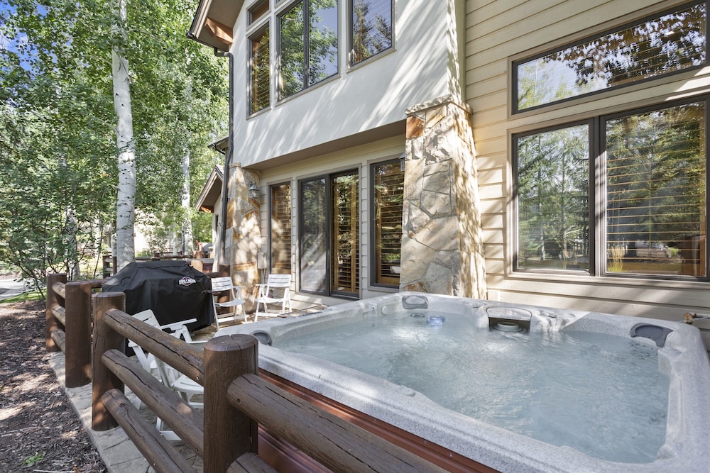 Deer Lake Village at Deer Valley Resort - Four Bedroom Condo with Hot Tub #2478 4 Condo