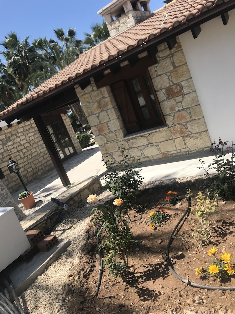 De Michanna Properties