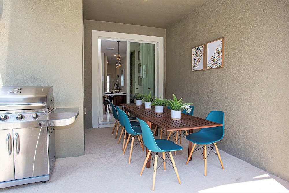 396 - 4bd/3ba Luxurious Homechampions Gate Resort