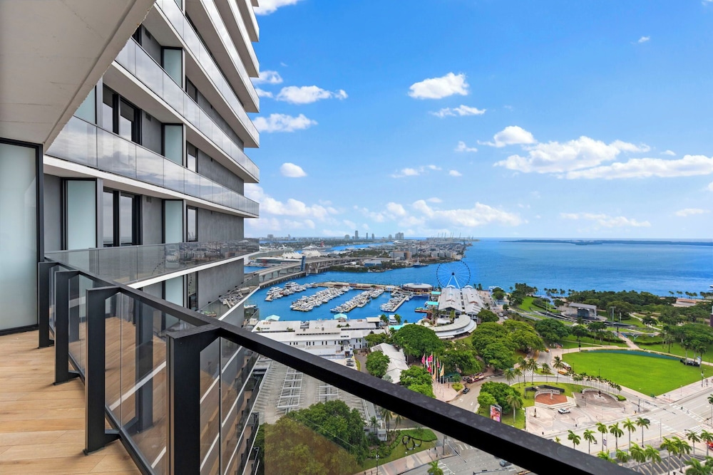 Luxury Studio with Stunning Views & Pool