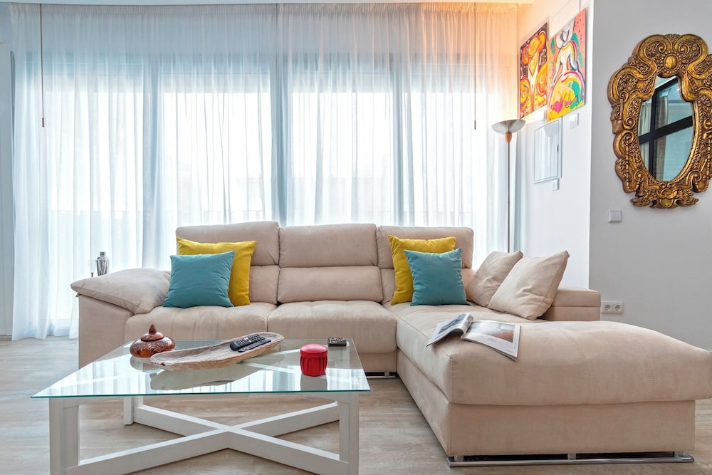 Marvelous 2-bedroom Apartment With Terrace in Triana. Castilla II