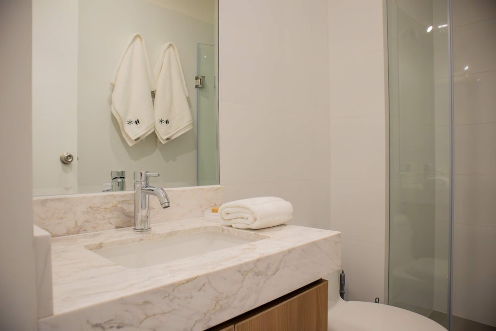 w Beautiful 3BR w Balcony in San Isidro