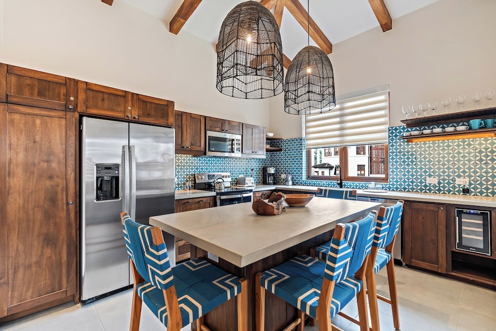 Stylish Condo in the Heart of Las Catalinas with Vibrant Design & Exclusive Beach Club Access