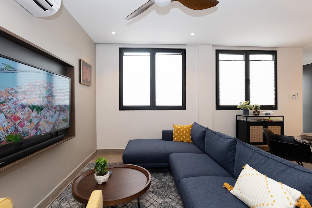The Rooftop Condo by Acomodo