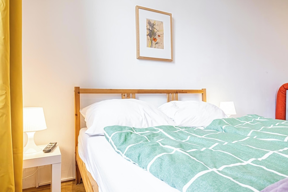 Cozy 4BR Apt Garden Close to Danube