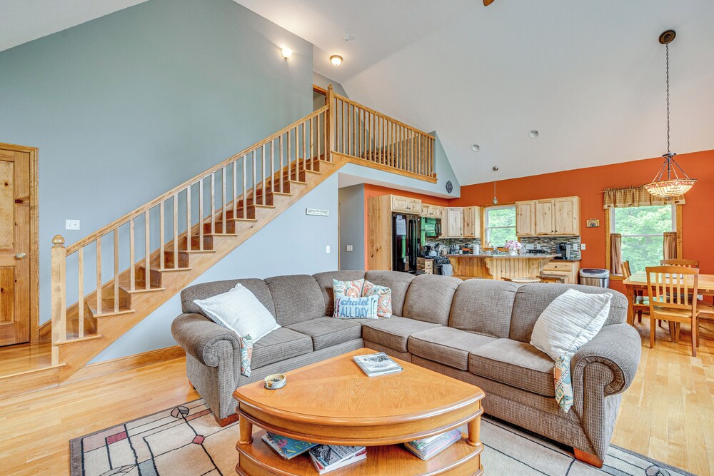 Ski, Hike & Fish: Cabin w/ Hot Tub in Conway