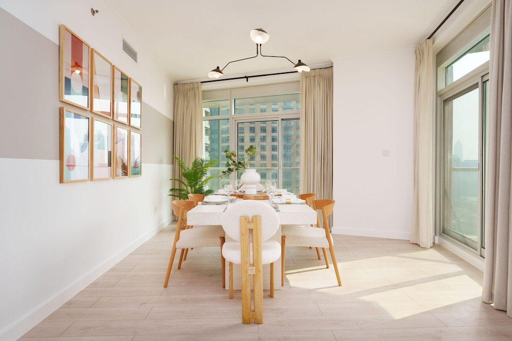 Chic 2BR Downtown Haven w Balcony City Views