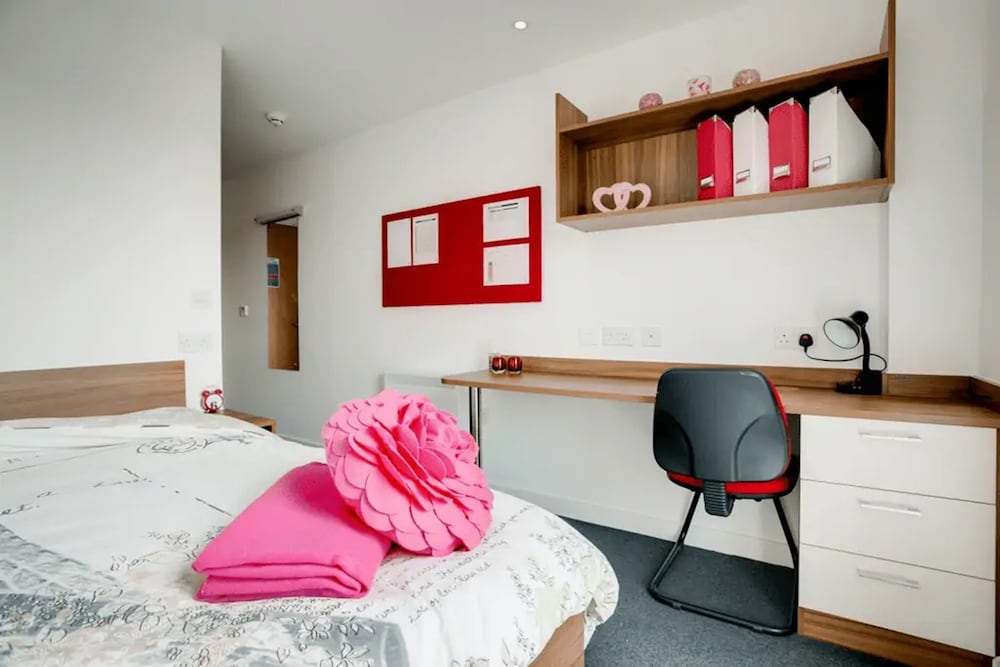 Modern Rooms BIRMINGHAM - SK view 2