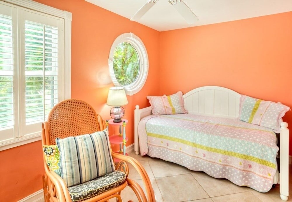 Lollipop 3 Bedroom Home by RedAwning view 2